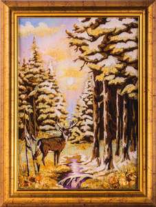 Картина из янтаря «Олень в лесу».
