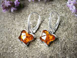 Серебряные сережки с янтарем «Бабочки»