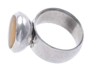 Кольцо-перстень из серебра и янтаря