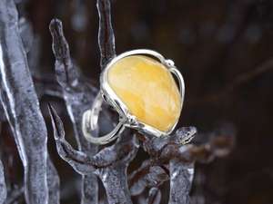 Перстень з бурштином в сріблі «Кларінс»