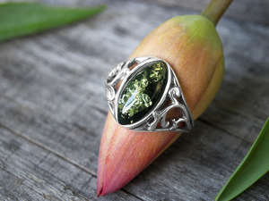 Серебряное кольцо с янтарем «Парадиз»