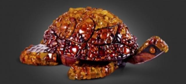 Янтарная статуэтка