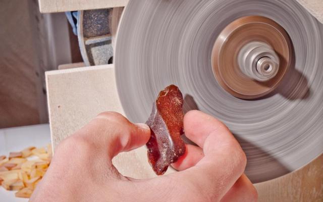 Обробка бурштину