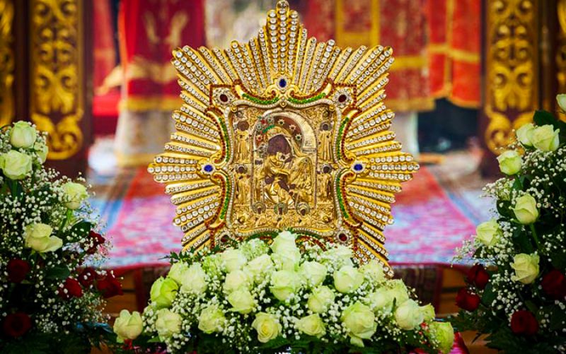 Українська святиня - історія появи та чудеса Почаївської Богородиці