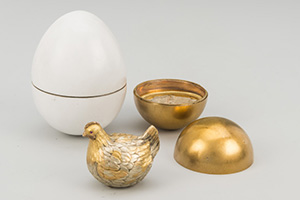 Курочка (золотое яйцо Фаберже)