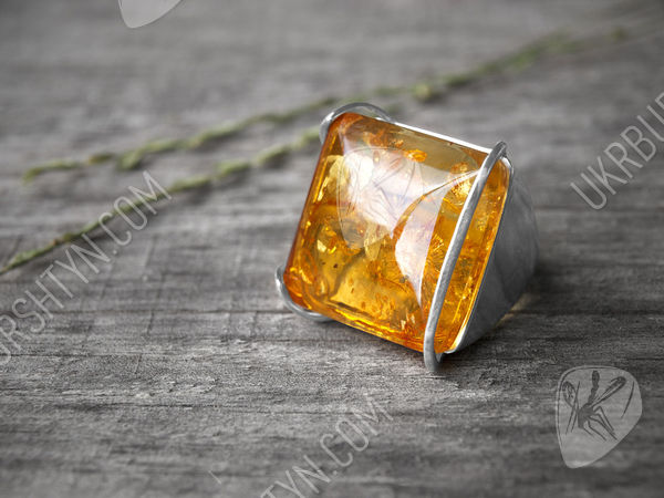 бурштинова каблучка