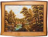 «Река в лесу» — картина из янтаря.