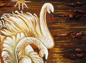 Парочка лебедей — панно из янтаря