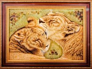 Львы - картина из янтаря