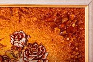 Букет роз - янтарная картина
