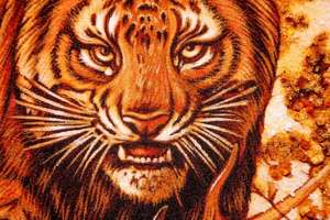 Картина из янтаря Тигр