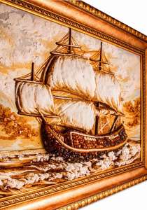 Картина из янтаря «Корабль в море»