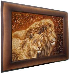 Картина из янтаря «Львы»