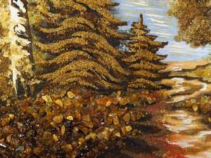 Картина из янтаря «Озеро в лесу».