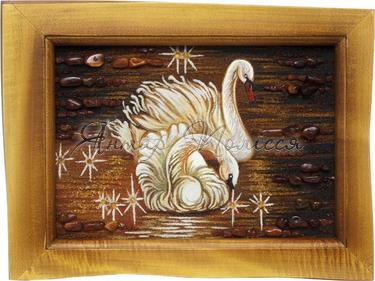 Парочка лебедей — панно из янтаря