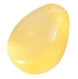 Янтарный полированный кулон в форме капли