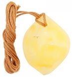 Фигурный кулон из светлого шлифованного янтаря (лечебный)