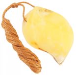 Фигурный шлифованный янтарный кулон (лечебный)