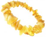 Браслет из светлых янтарных камешков