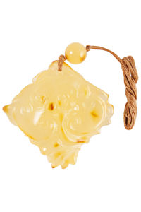 Янтарный кулон на жгуте «Бабочка»