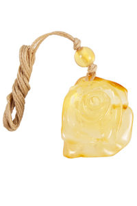 Янтарный кулон «Роза»