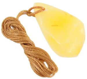 Янтарный шлифованный кулон (лечебный) «Солнечный»