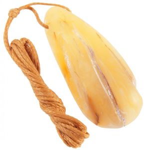 Кулон из шлифованного янтаря (лечебный) с рельефной резьбой