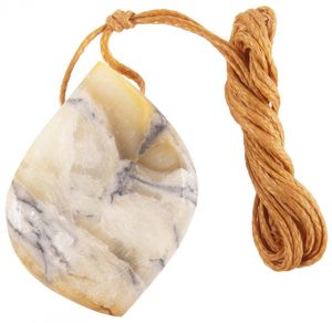 Кулон из шлифованного янтаря (лечебный) узорчатой природной окраски