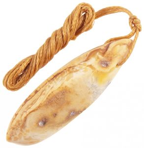 Янтарный шлифованный кулон удлиненной формы (лечебный)
