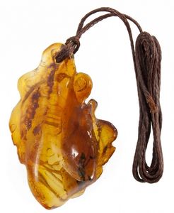 Кулон «Рыбка» на воскованном жгуте