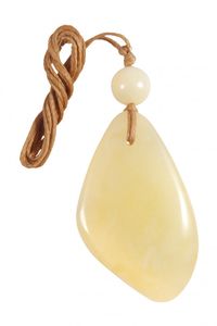 Янтарный камень-кулон с шариком на воскованной нити