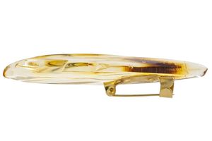 Брошь из полупрозрачного цельного янтаря