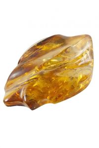 Брошь из массива цельного янтаря