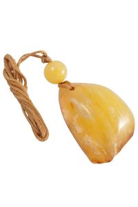 Кулон из янтаря на воскованной нити