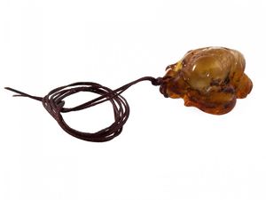 Кулон-фігурка «Рибка» на восковому джгуті