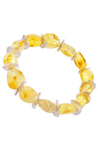 Янтарный браслет с декоративными элементами