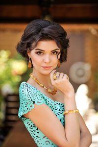 Браслет з фігурних каменів бурштину