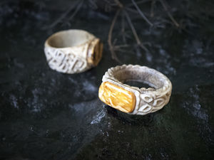 Перстень з рогу оленя і бурштину