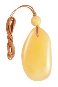 Полированный янтарный кулон-камень с шариком