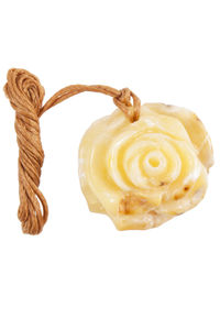 Янтарный кулон «Роза»