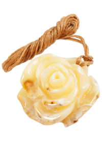 Янтарный кулон «Роза»