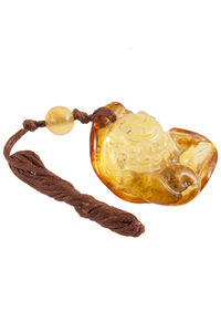 Резьбленный янтарный кулон «Рыбка»