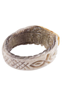 Перстень з рогу оленя і бурштину