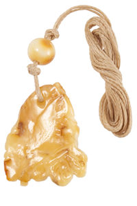 Кулон резьбленный из янтаря «Сова»