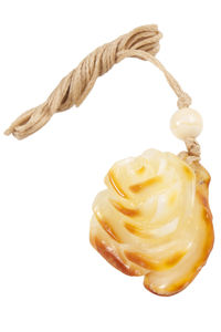 Кулон резьбленный из янтаря «Роза»