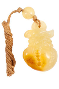 Янтарный кулон «Мешочек»