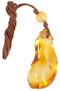 Янтарный кулон «Баклажан»