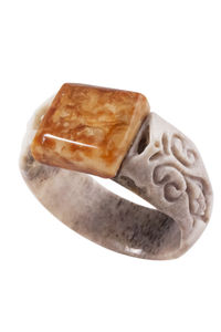 Перстень з рогу оленя і бурштину