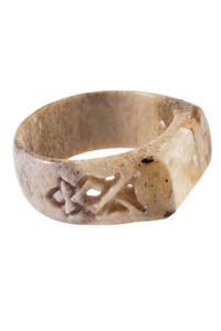 Перстень з рогу оленя і бурштину