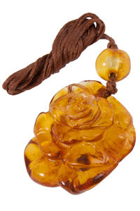 Кулон из янтаря «Роза»